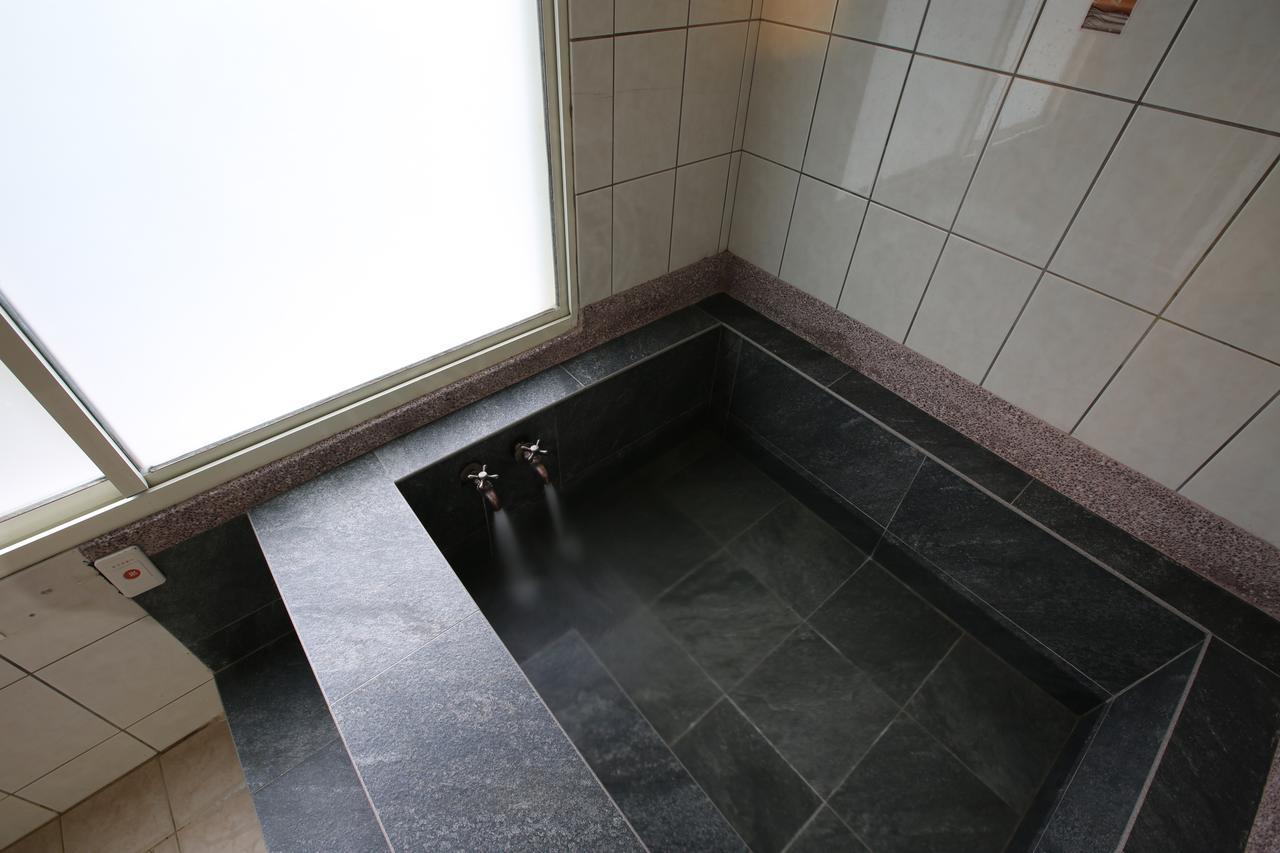Cyuan Tang Hot Spring Hotel Jiaoxi Bagian luar foto