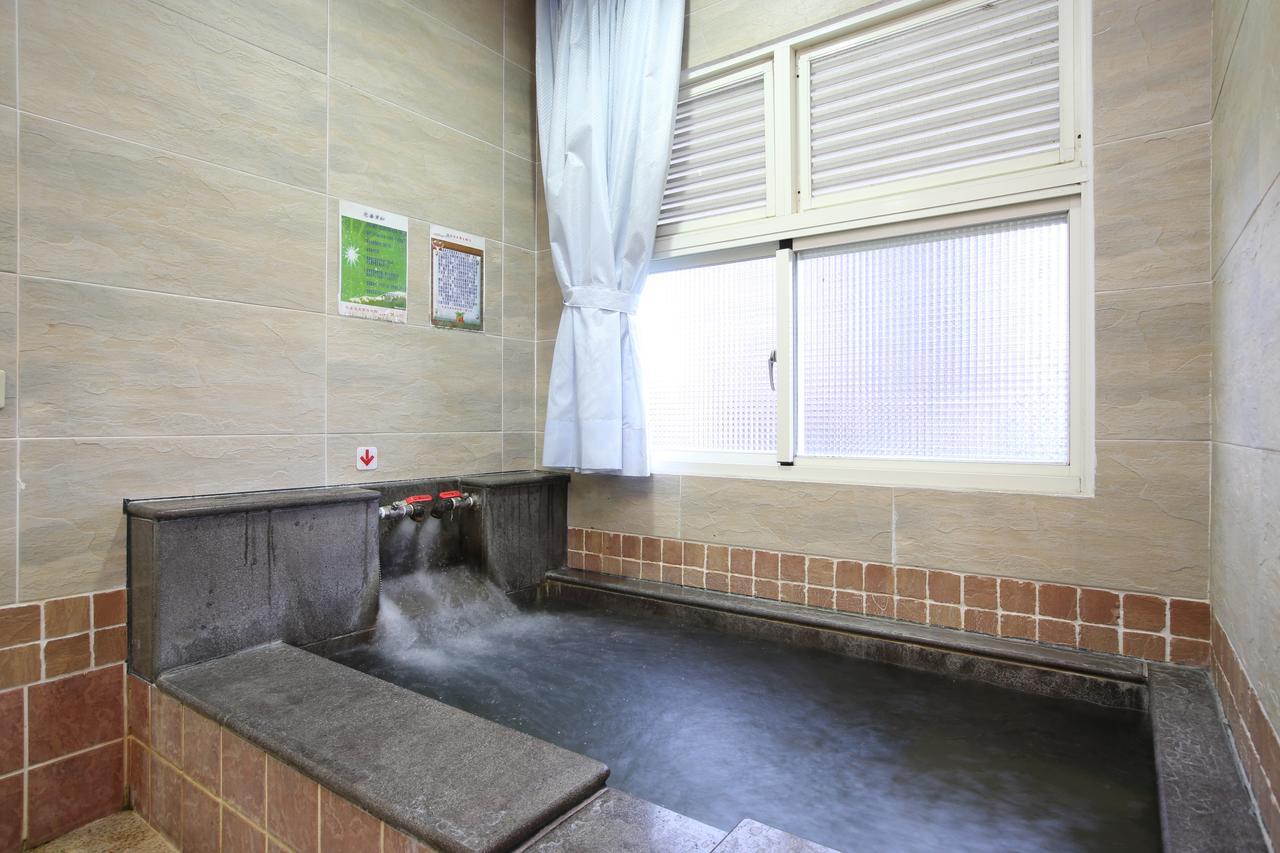Cyuan Tang Hot Spring Hotel Jiaoxi Bagian luar foto